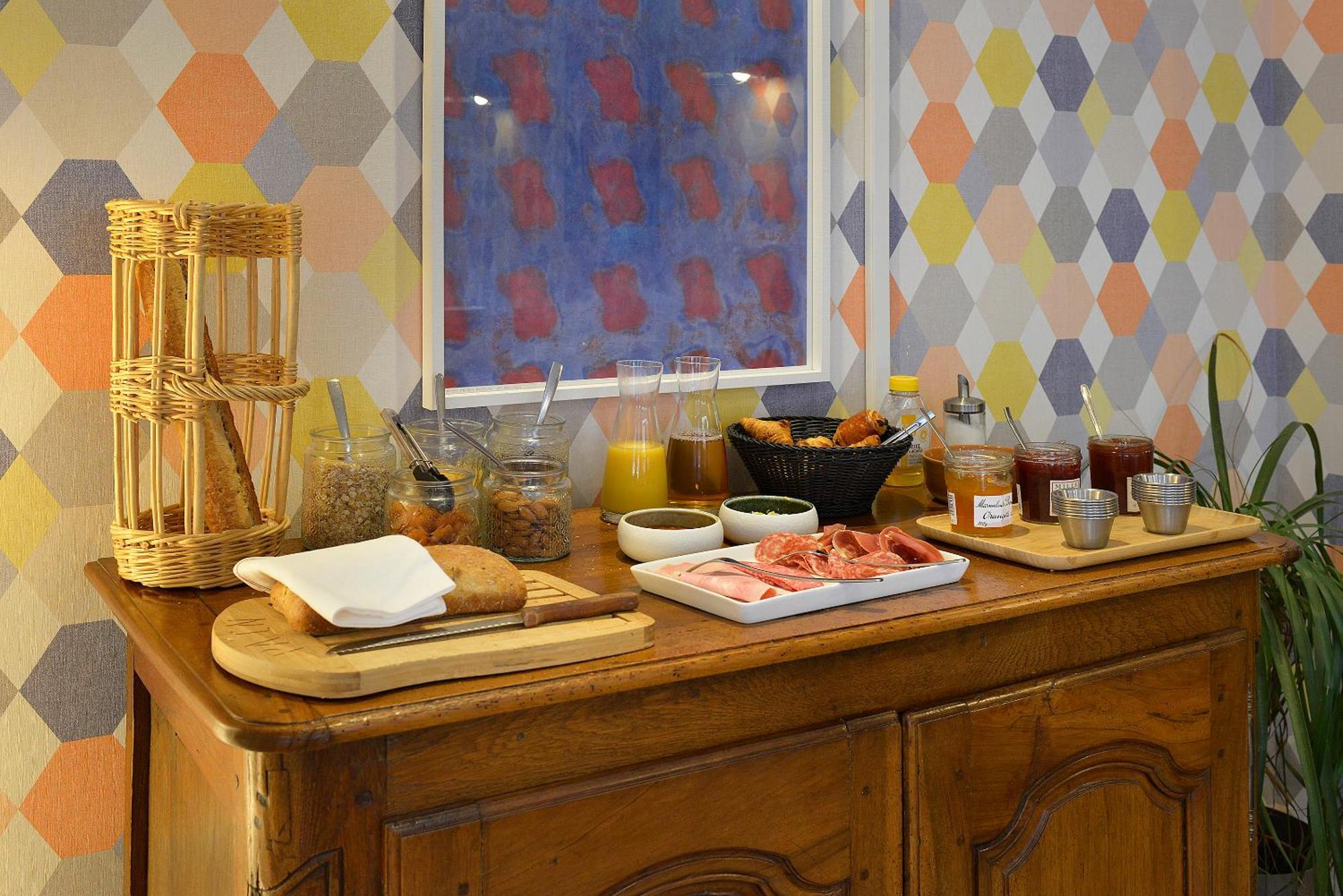 Logis Restaurant Maison Voltaire Hotel 3*